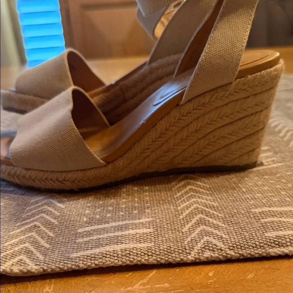 J. Crew Tan Women's Wedges Size 5 1/2 - Picture 3 of 5